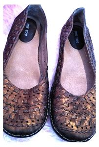 Me Too Copper Colored Flats Size 7.5